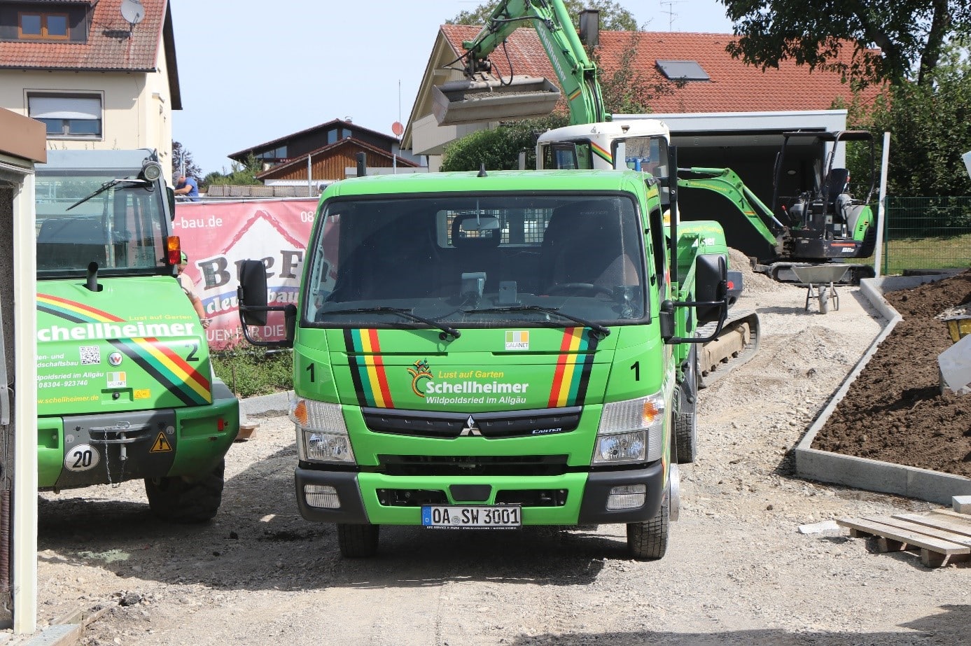 Schellheimer Garten- und Landschaftsbau GmbH tekee asiakkaidensa pihaunelmista totta. Kuljetustehtävissä yritys luottaa FUSO Canteriin.