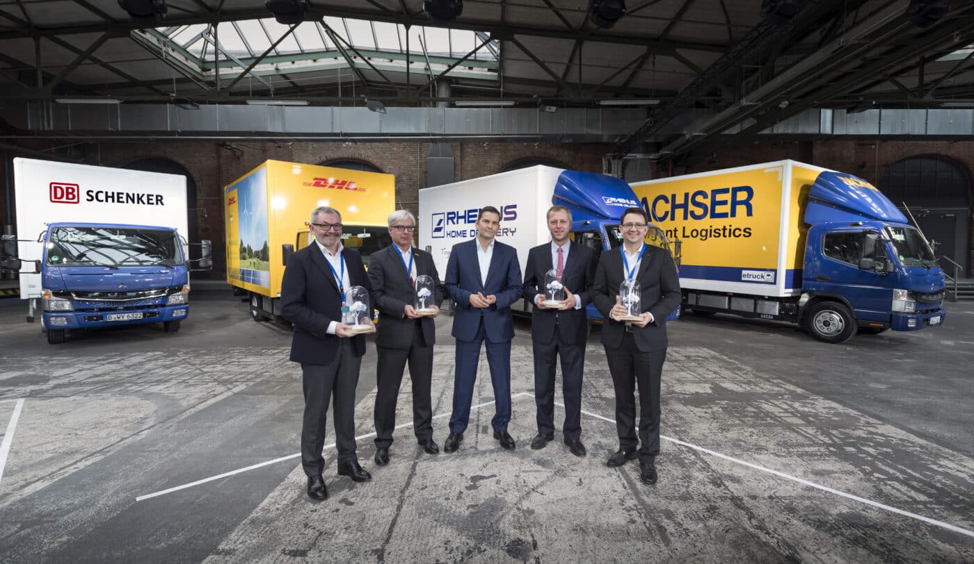 Ensimmäiset täyssähköiset ja sarjavalmisteiset FUSO eCanterit, jotka kulkevat pitkin Euroopan teitä, ovat nyt logistiikka-alan suuryritysten DHL:n, DB Schenkerin, Rhenusin ja Dachserin käytössä.