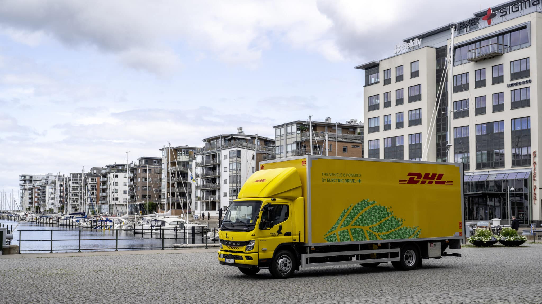FUSO eCanter in Schweden: Falkenklev Logistik fährt elektrisch für DHL in MalmöFUSO eCanter in Sweden: Falkenklev Logistik electrifies its routes for DHL in Malmö