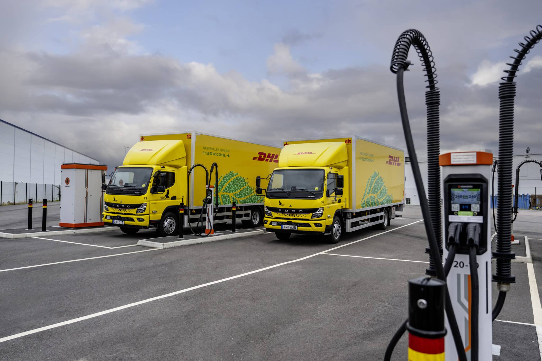 FUSO eCanter in Schweden: Falkenklev Logistik fährt elektrisch für DHL in MalmöFUSO eCanter in Sweden: Falkenklev Logistik electrifies its routes for DHL in Malmö